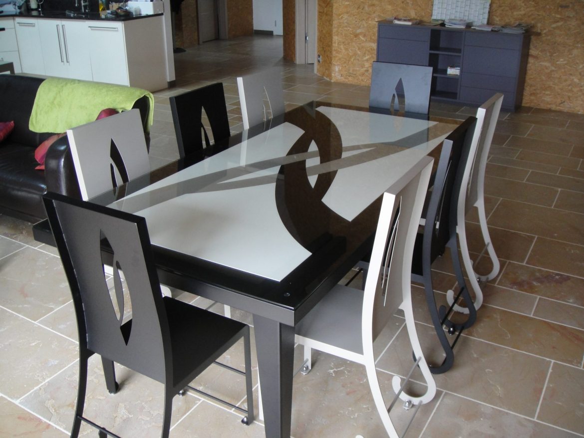 Table Illusion 